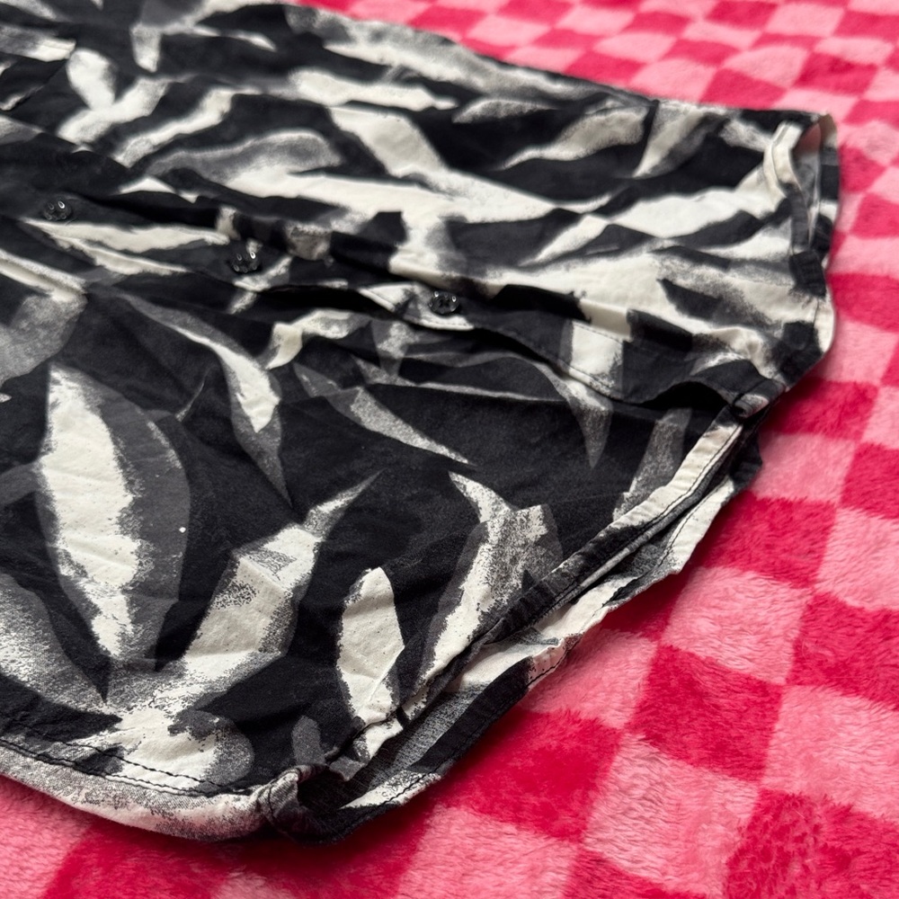 Volcom Black and White Leaf Print Men's Shirt - Picture 4 of 6